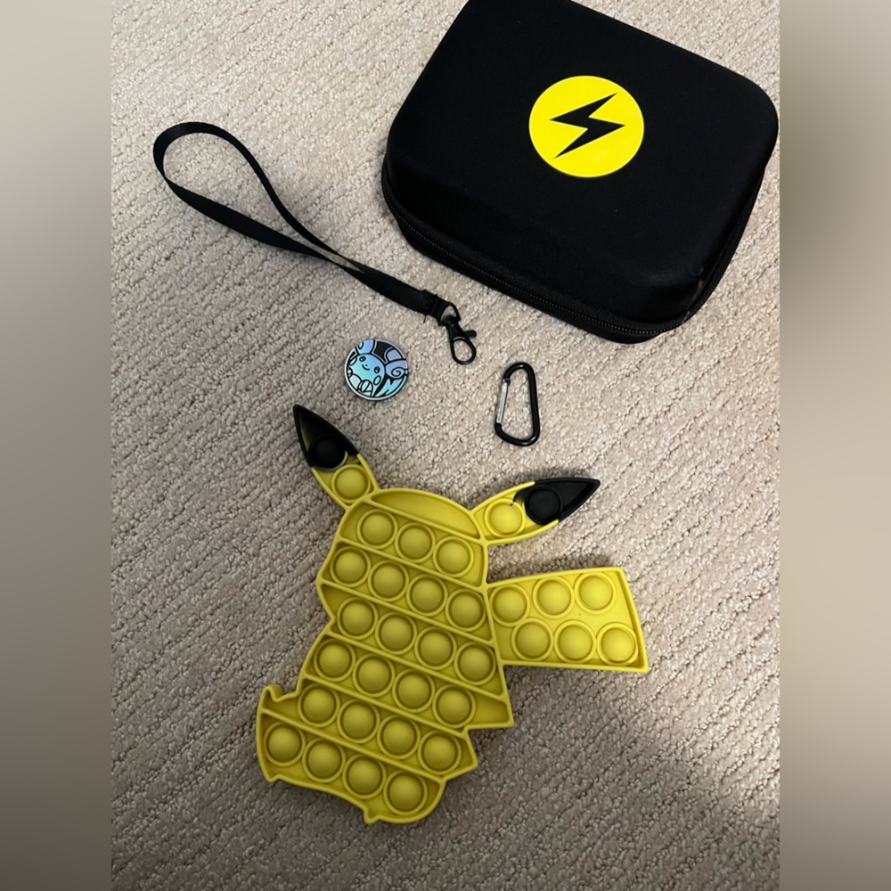 Pokémon Hard Carrying Case & Pokémon Pop it.